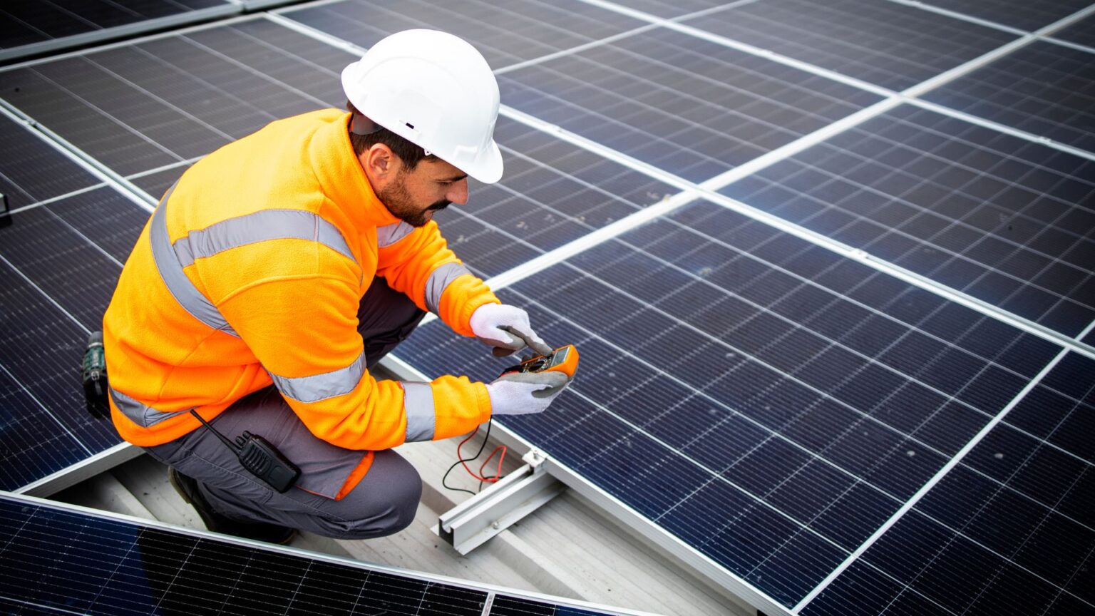 What to Consider When Choosing a Solar Company - Featured Image